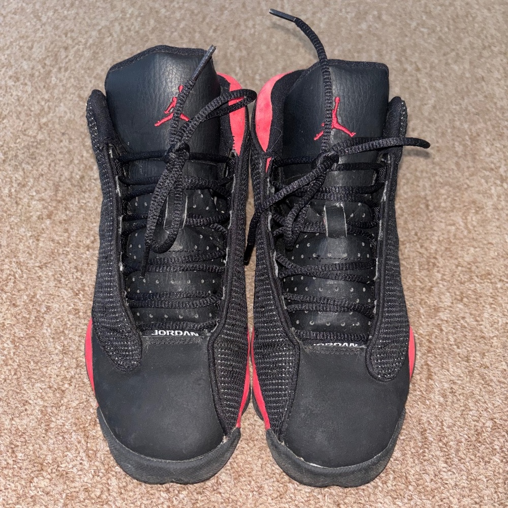 Nike Air Jordan 13 Retro ‘Bred’ — black & varsity red textured sued panels. 5Y